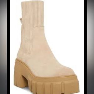 Steve Madden nude platform chunky Liberty pull on boots.